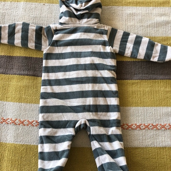 9 month fleece super soft bedtime onesie - Picture 4 of 4